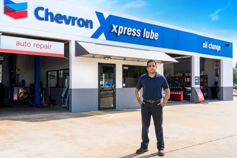 1672950199455 Chevronxpresslube037