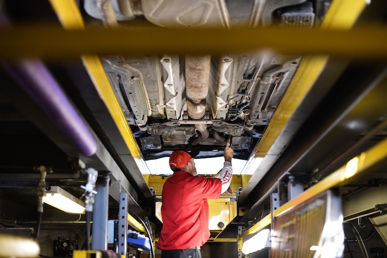 1673020371212 Pitlane 032