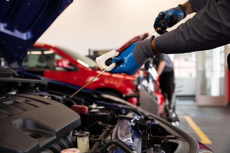 1673020381320 Us Expresscare No Logo Employee Imagesec3 0427cropped