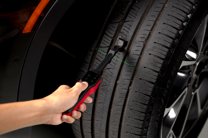 TBE200_TreadDepth_InUse-(2)