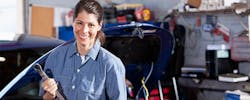 1673023970136 Femaleemployee 1673023970136 Femaleemployee