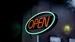 Open Sign 64138e181c7ee