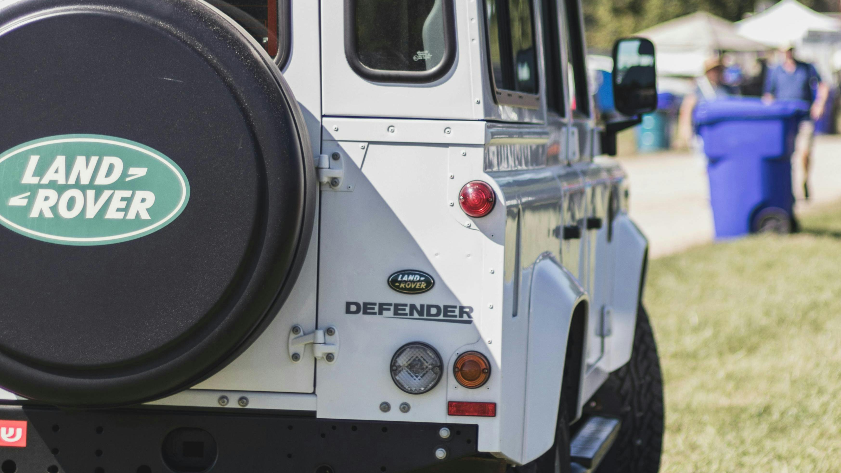 667dcbacab810d79a5ee546b Land Rover