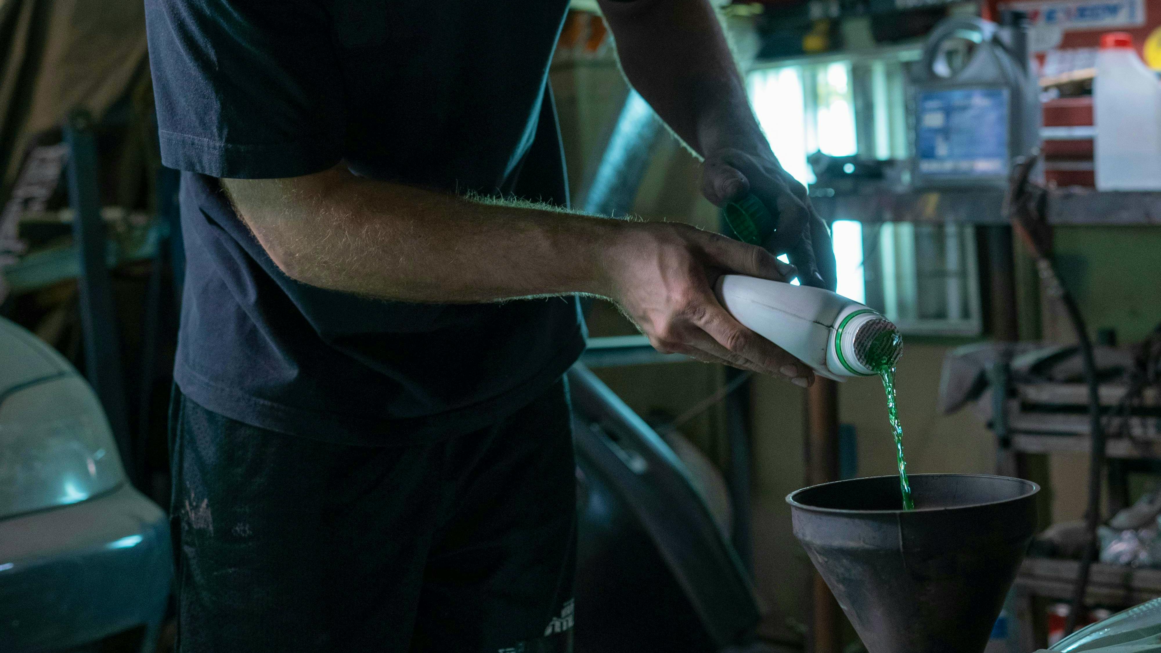 67328686970baf52c2b2d574 Pouring Coolant