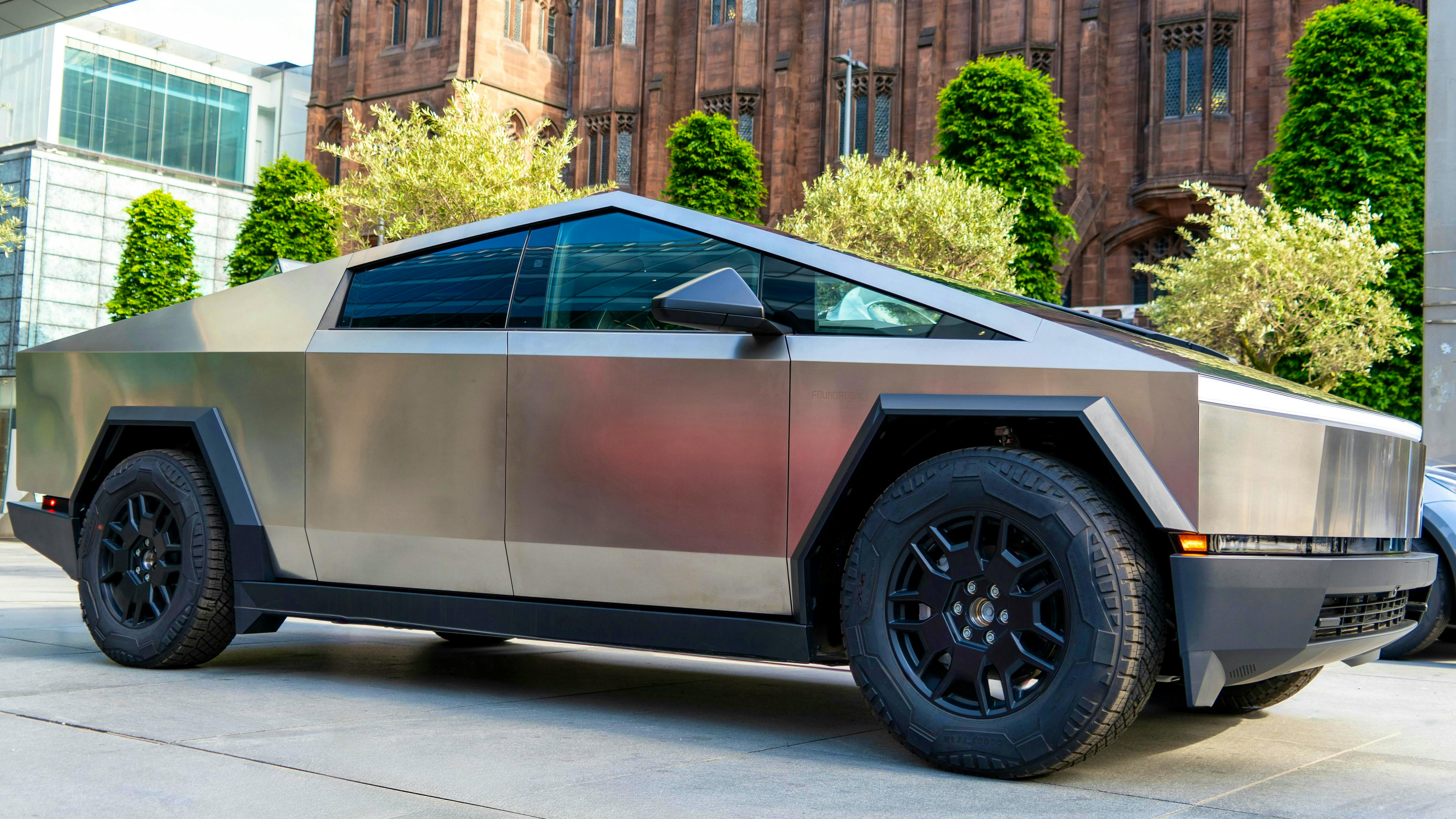 674d2dc59d7bfdbfe1d46f4f Cybertruck