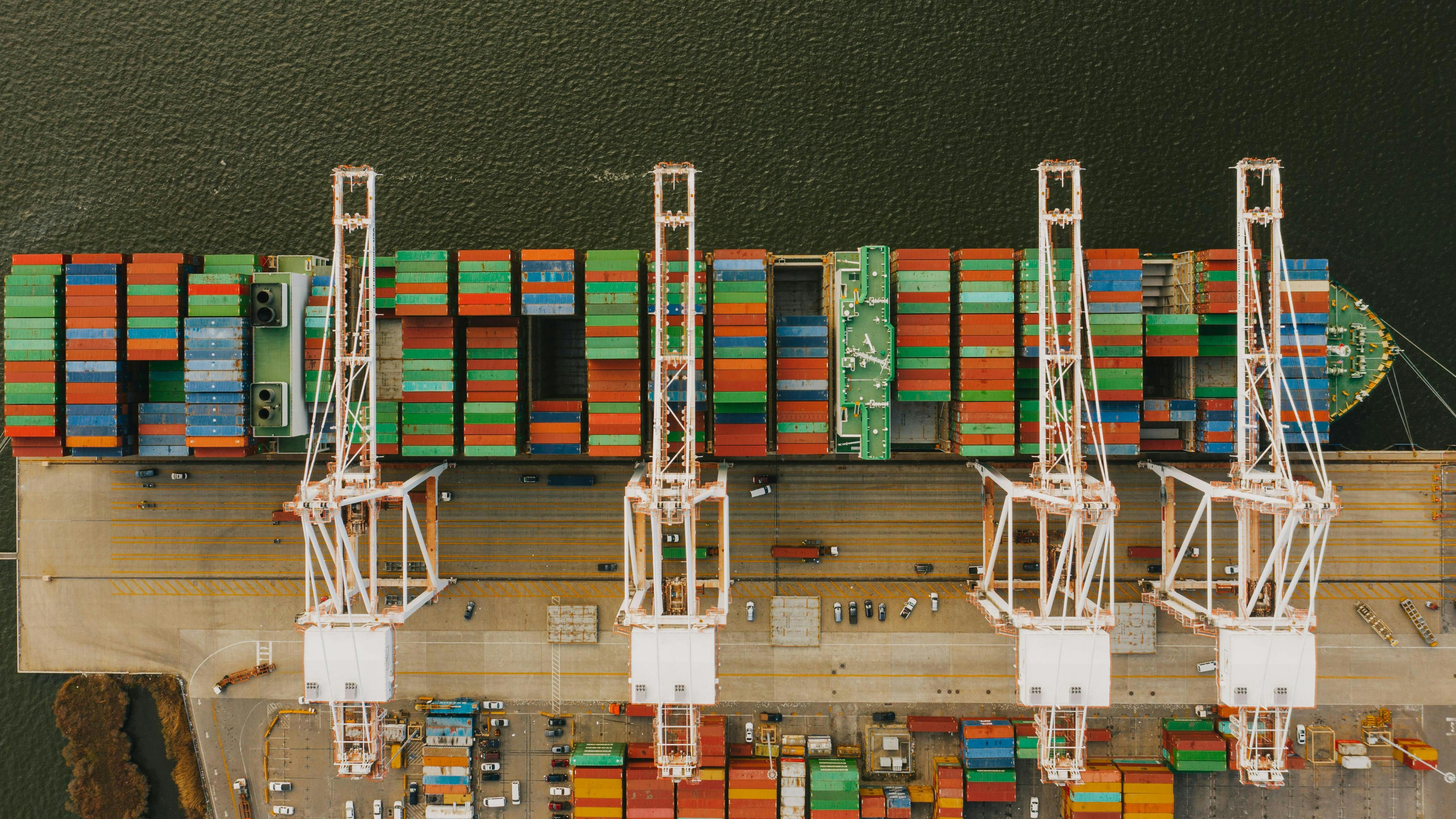 674e773d42ebc6e6c0162366 Dock Cargo