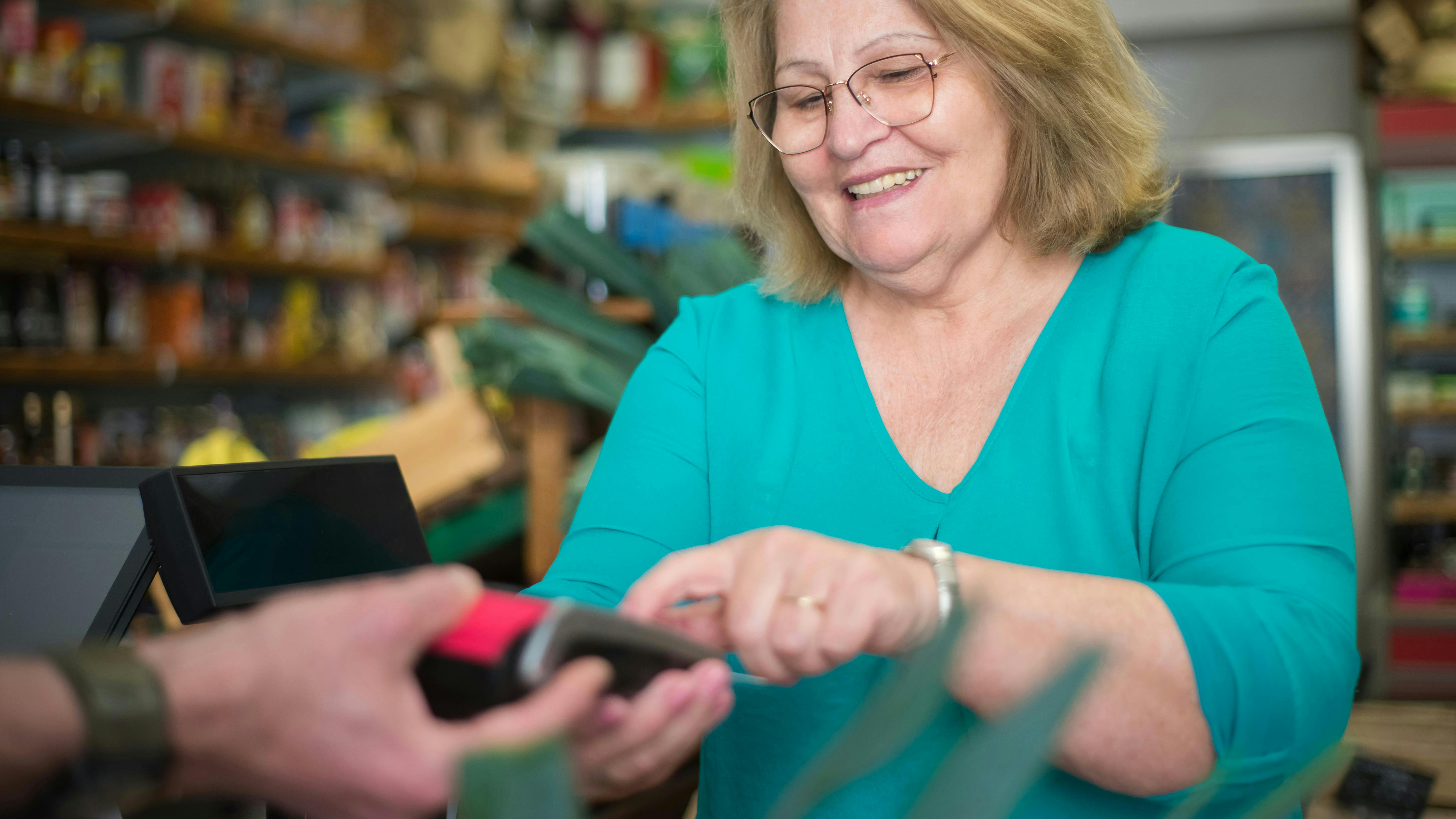 67aab74aa62a78469dd5664d Helping Customer