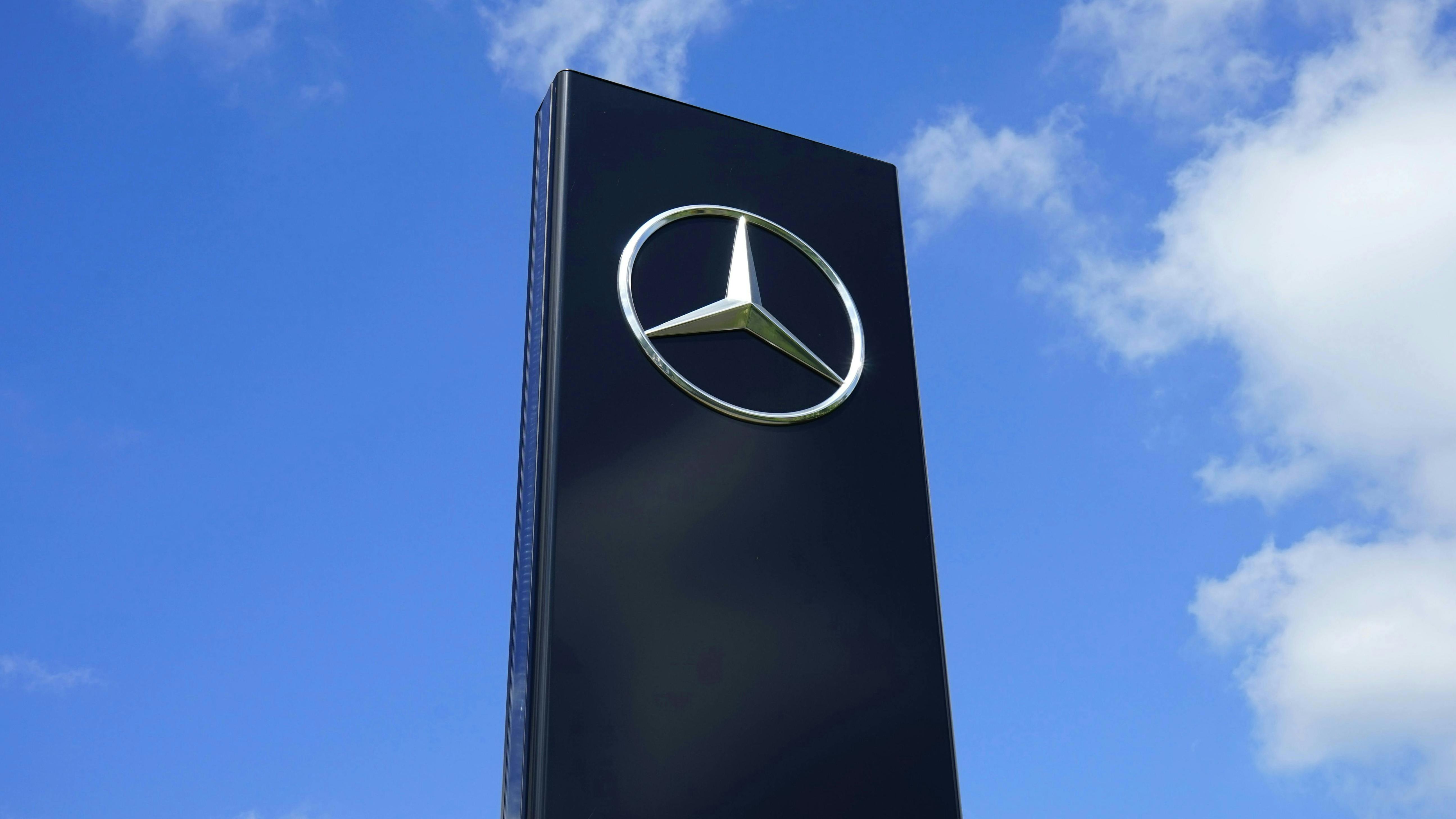 67c69e7e94785f8946092f89 Mercedes Benz 1