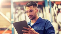 mechanic_with_tablet mechanic_with_tablet