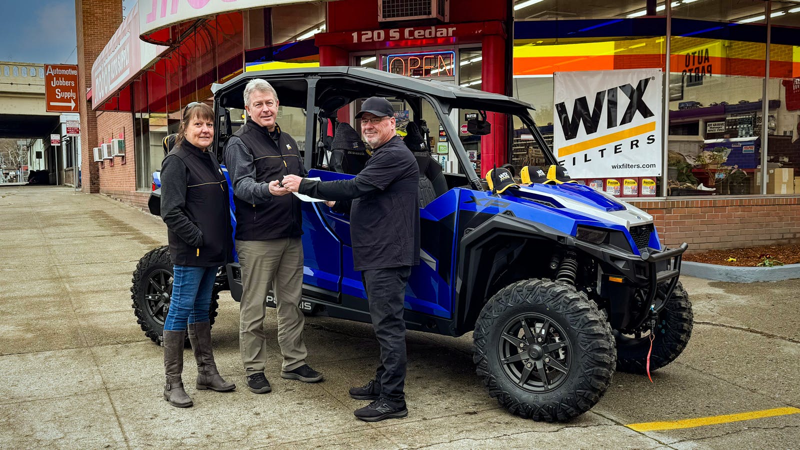 Dave Ledbetter (center) and his wife Pam (left) of Spokane, Washington, accept the top grand prize in the WIX Filters 85th Anniversary Sweepstakes.