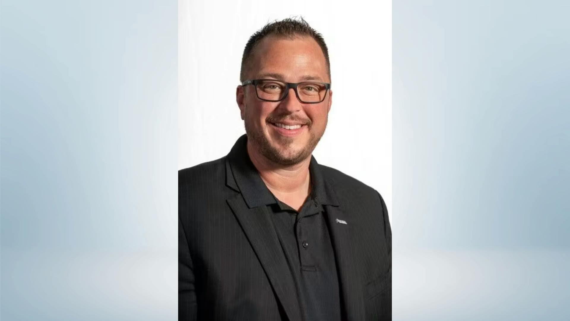 6822527a80443888f40403de Messer 16x9