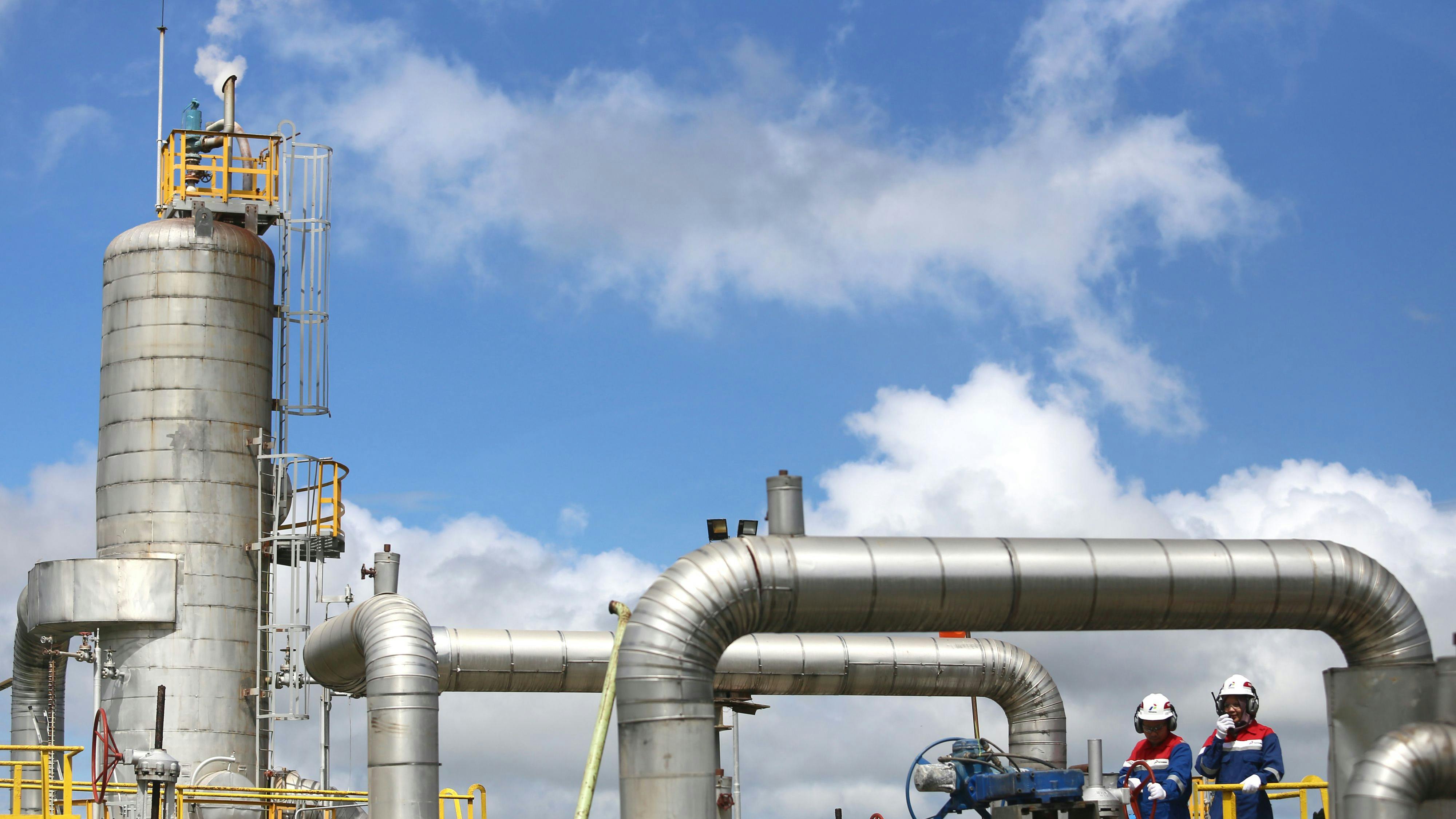 6a86bc1c43a1dbc407824c7e Oil Industry