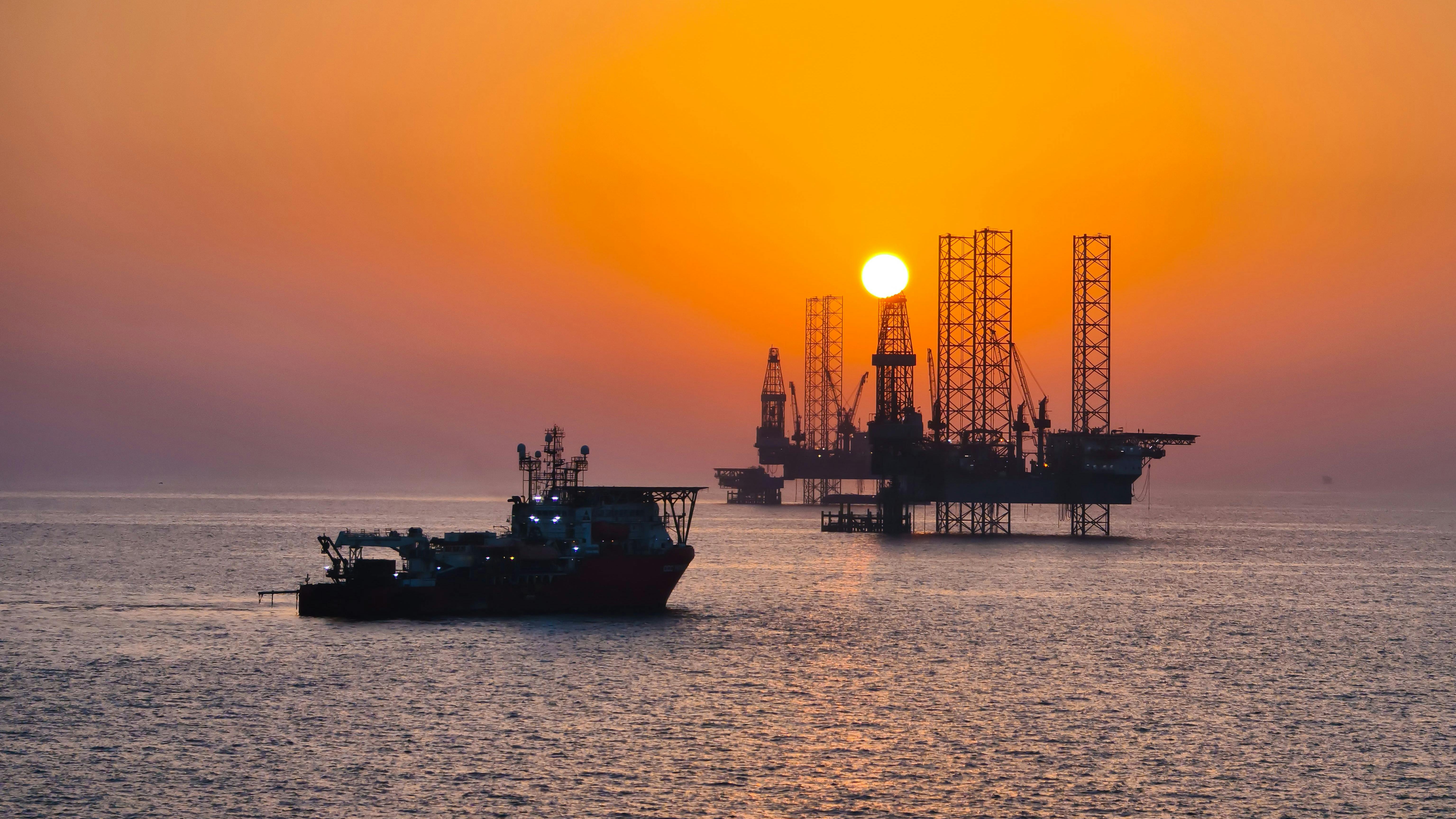 6aaa7d080f27431964159c55 Oil Rigs Supply Chain Trade