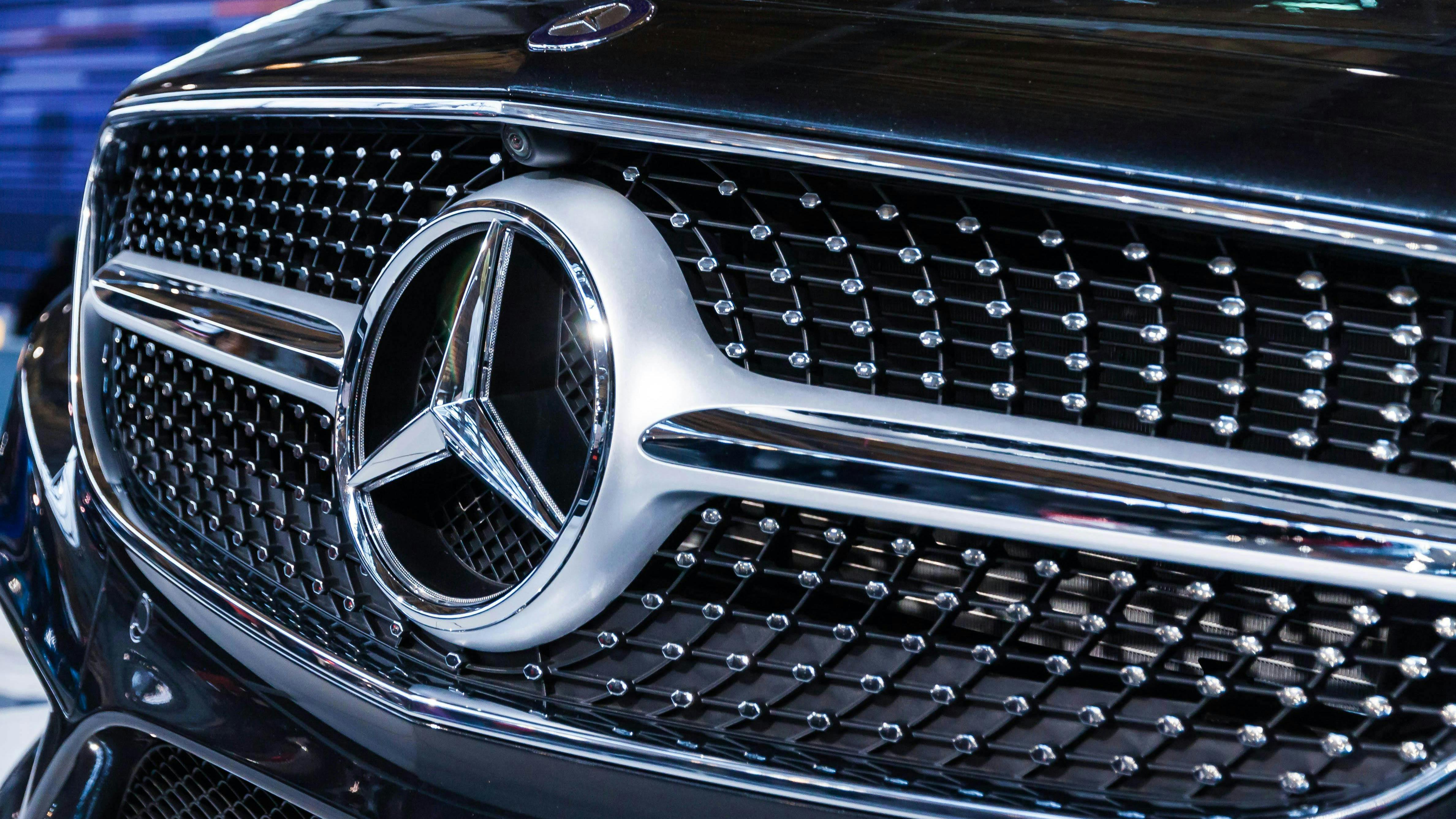6acdcbc31d2452545aa42482 Mercedes